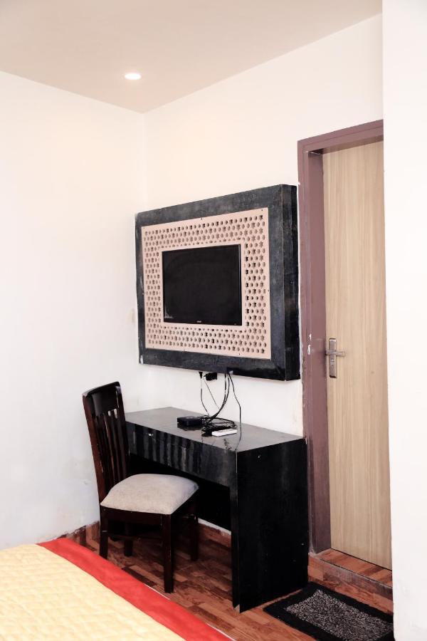 Hotel Plazzo Igi New Delhi Exterior photo