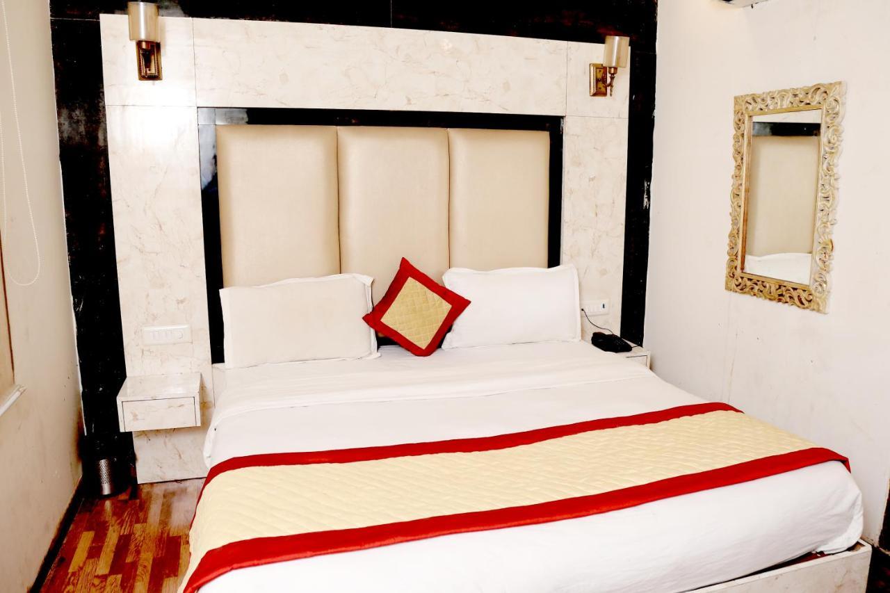 Hotel Plazzo Igi New Delhi Exterior photo