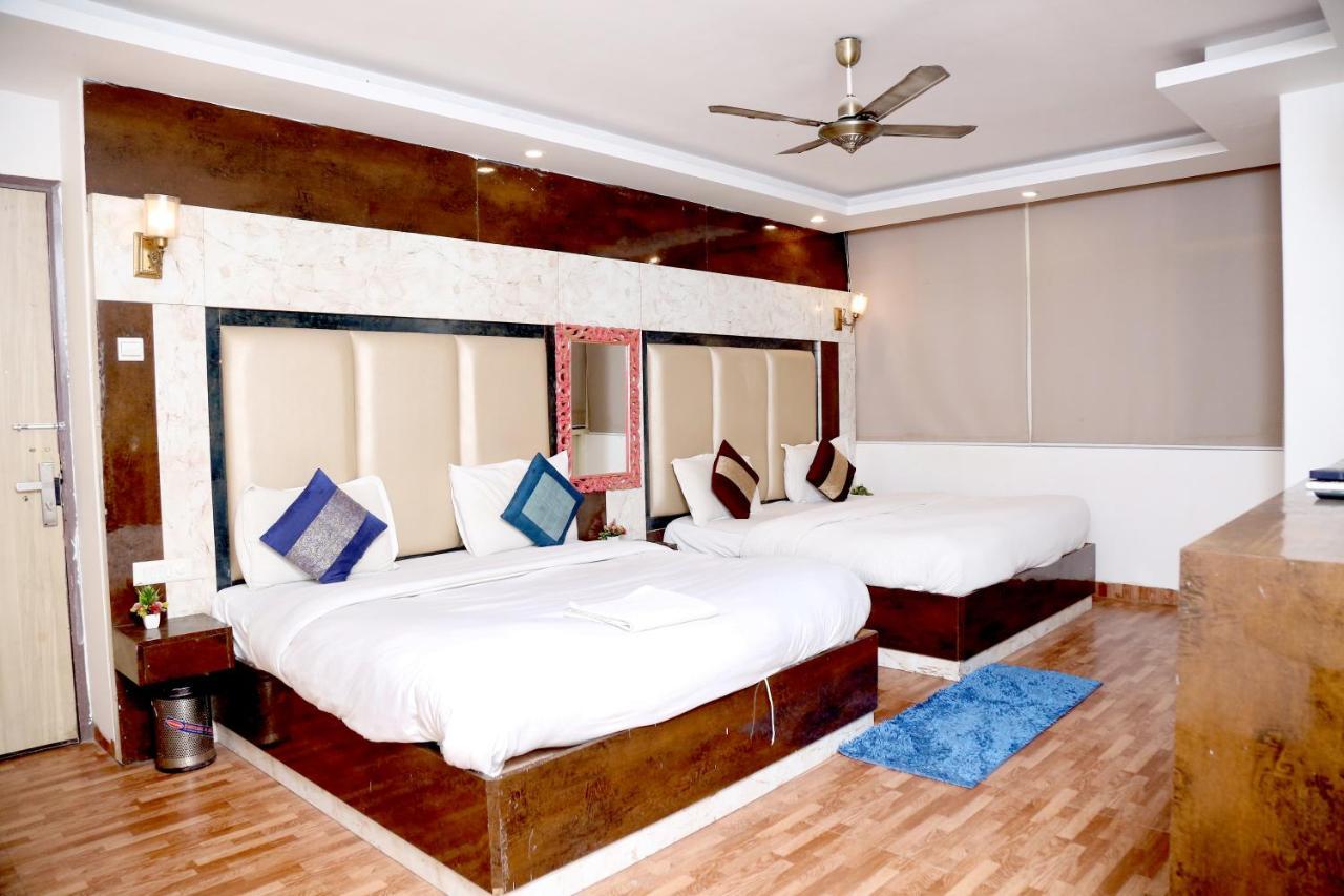 Hotel Plazzo Igi New Delhi Exterior photo